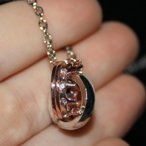 Beautiful silver and rose gold crown necklace nwt
